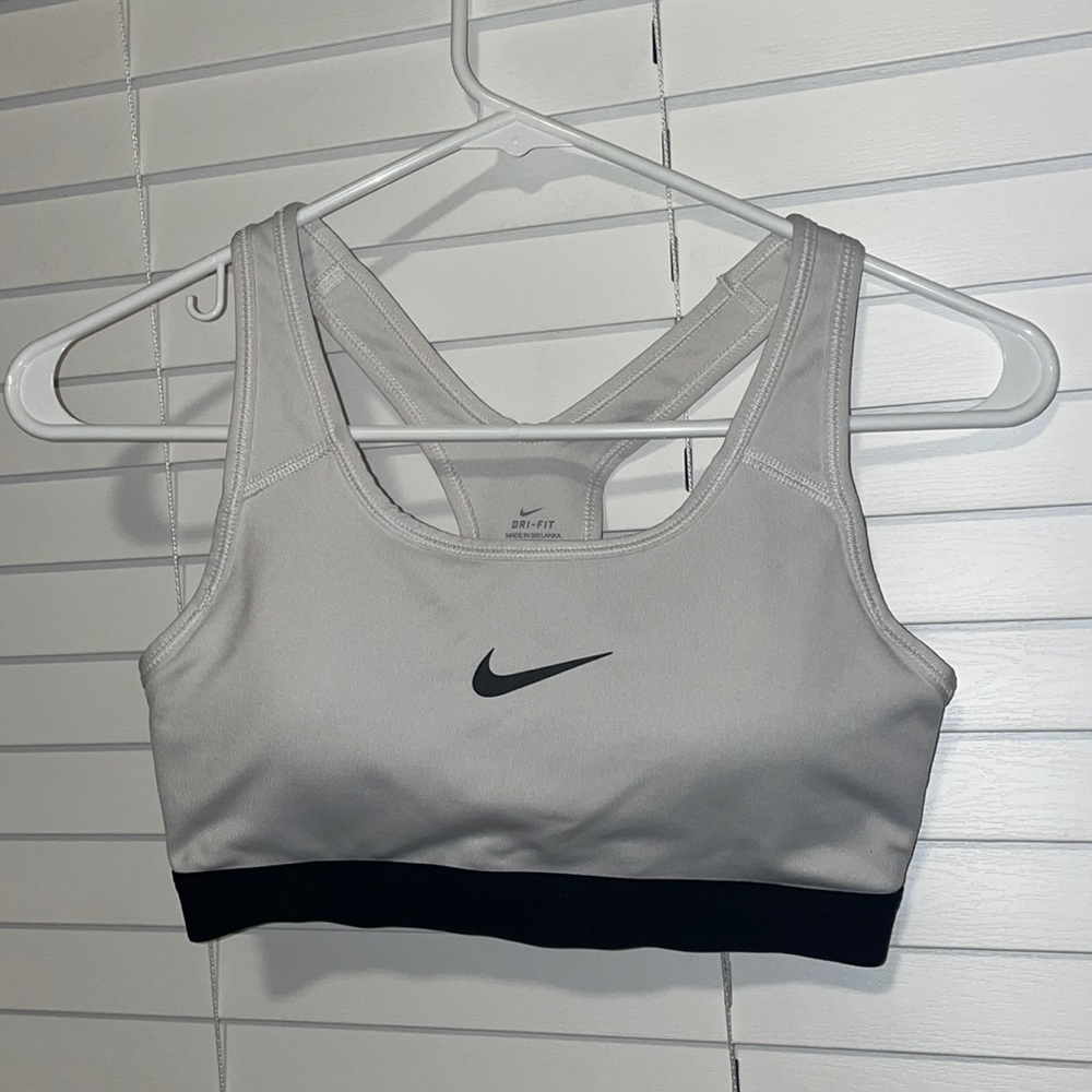 Nike dri-fit woman’s sports bra - Picture 1 of 3